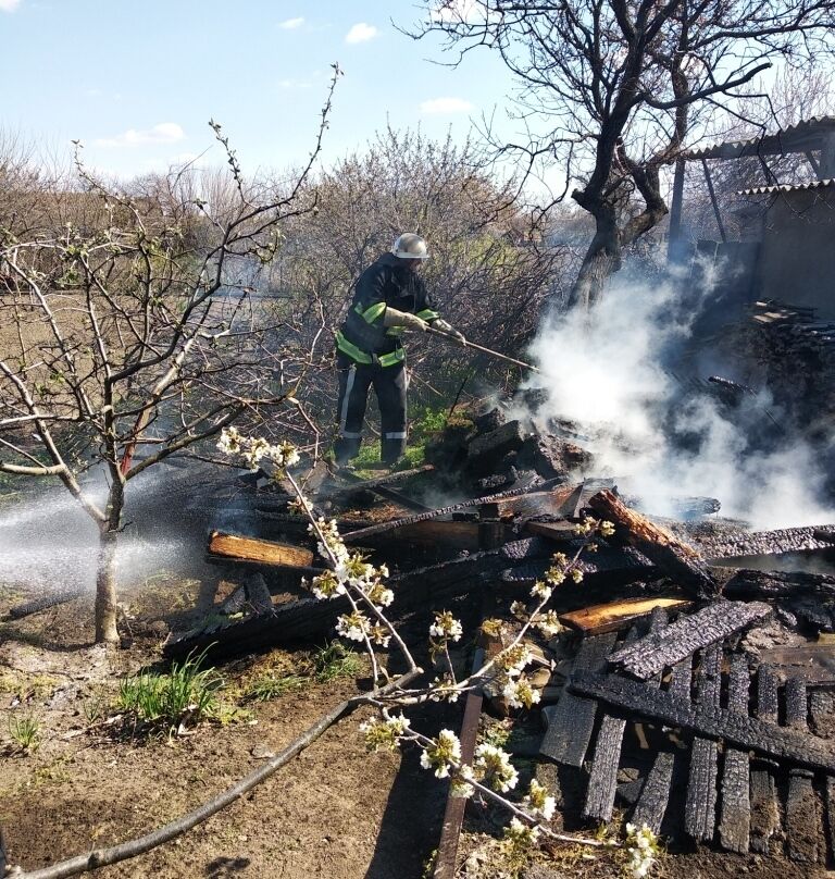 Херсонська область: пожежі господарчих споруд