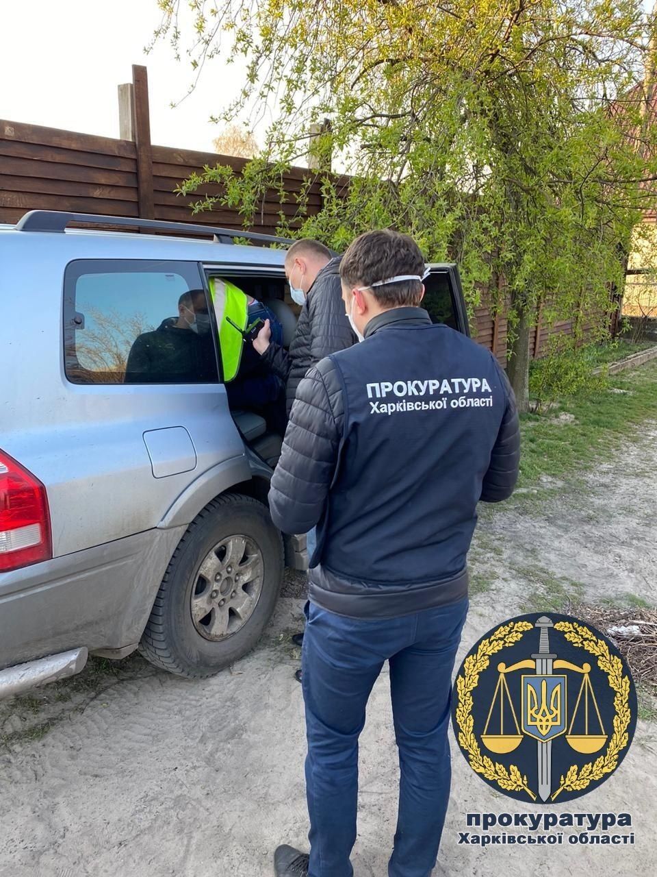 На Харківщині поліцейські «кришували» групу «чорних лісорубів»: орієнтовні збитки державі 300 млн грн (ФОТО)