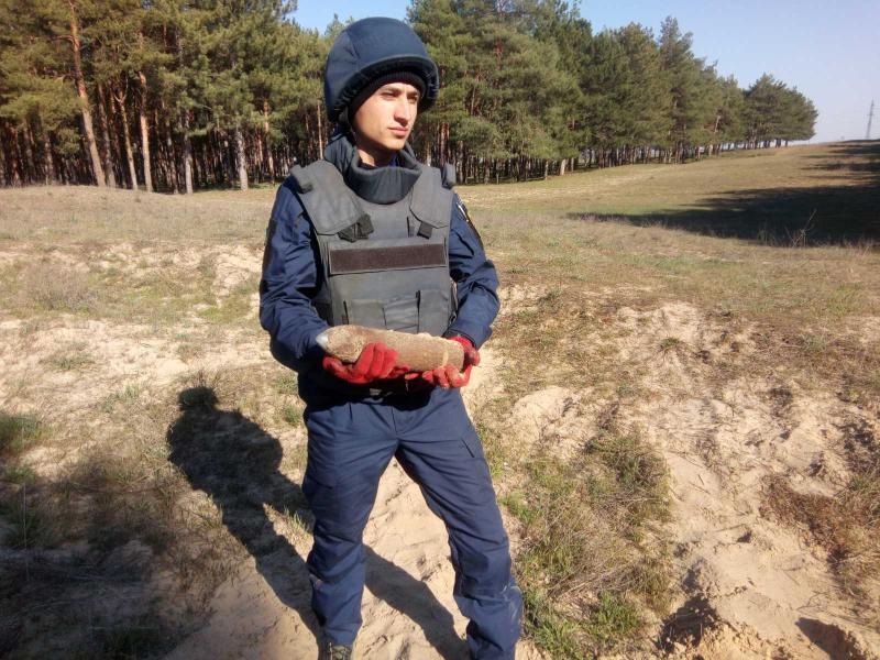 Херсонщина: піротехніки обласної ДСНС знищили старий боєприпас