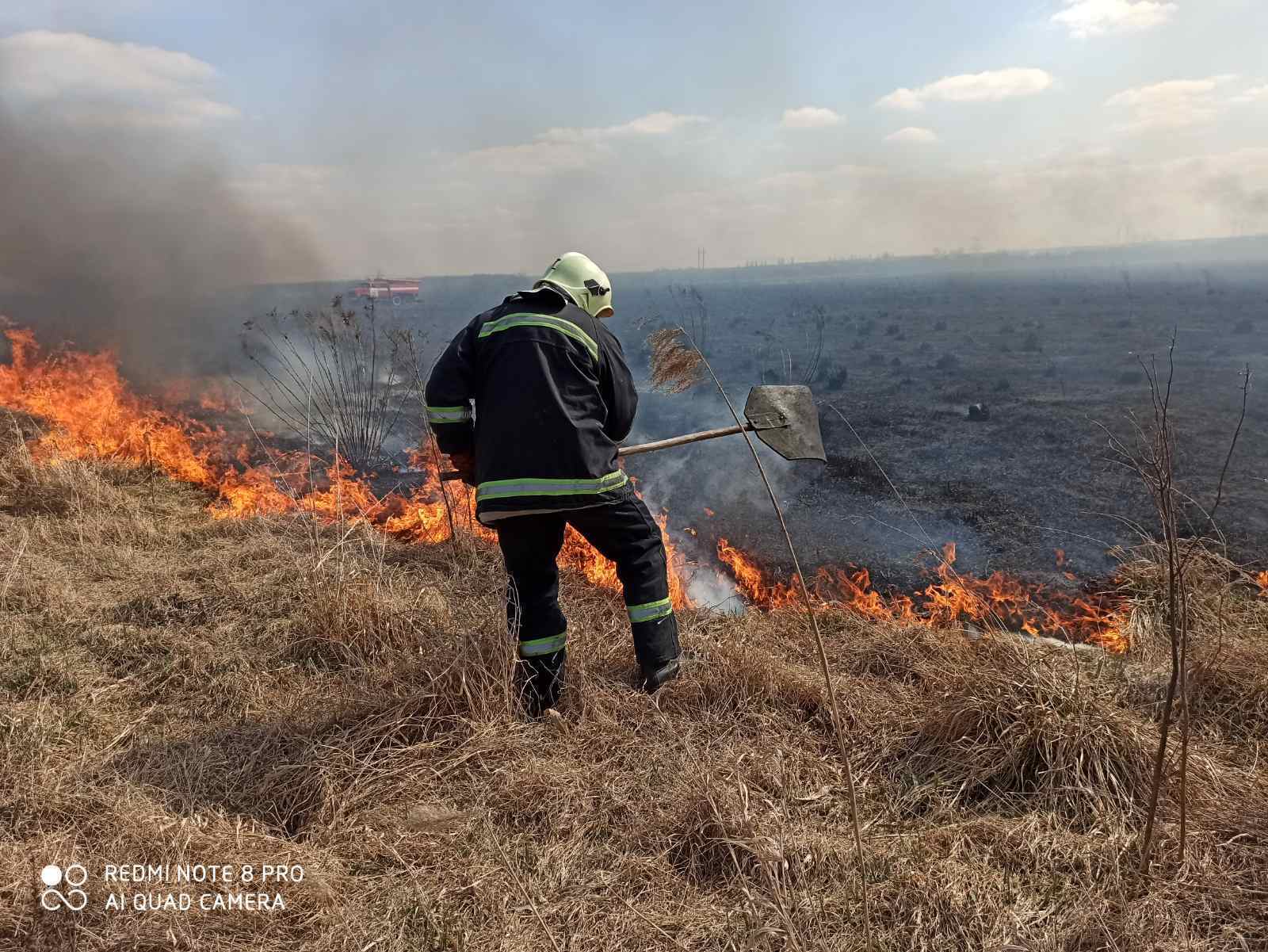 Волинська область: рятувальники продовжують боротьбу з пожежами в екосистемах