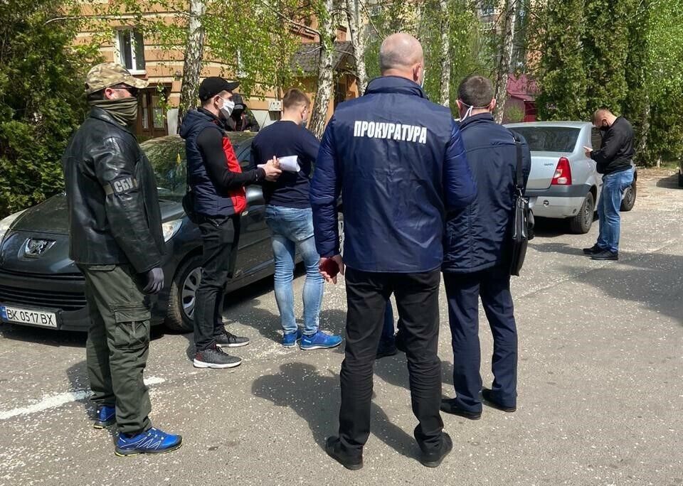 Правоохоронці викрили посадовця міськради Рівного на хабарі в 67,5 тис грн