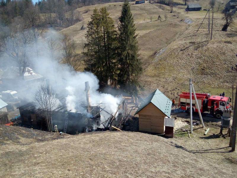 Закарпатська область: міжгірські рятувальники ліквідували пожежу в магазині