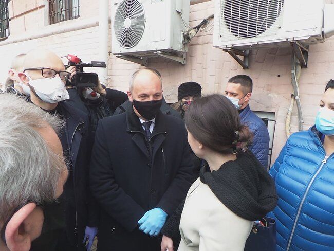 «Ищут варианты назначить мне более жесткую меру пресечения!»: Чорновол под зданием Печерского райсуда Киева