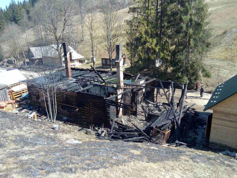Закарпатська область: міжгірські рятувальники ліквідували пожежу в магазині