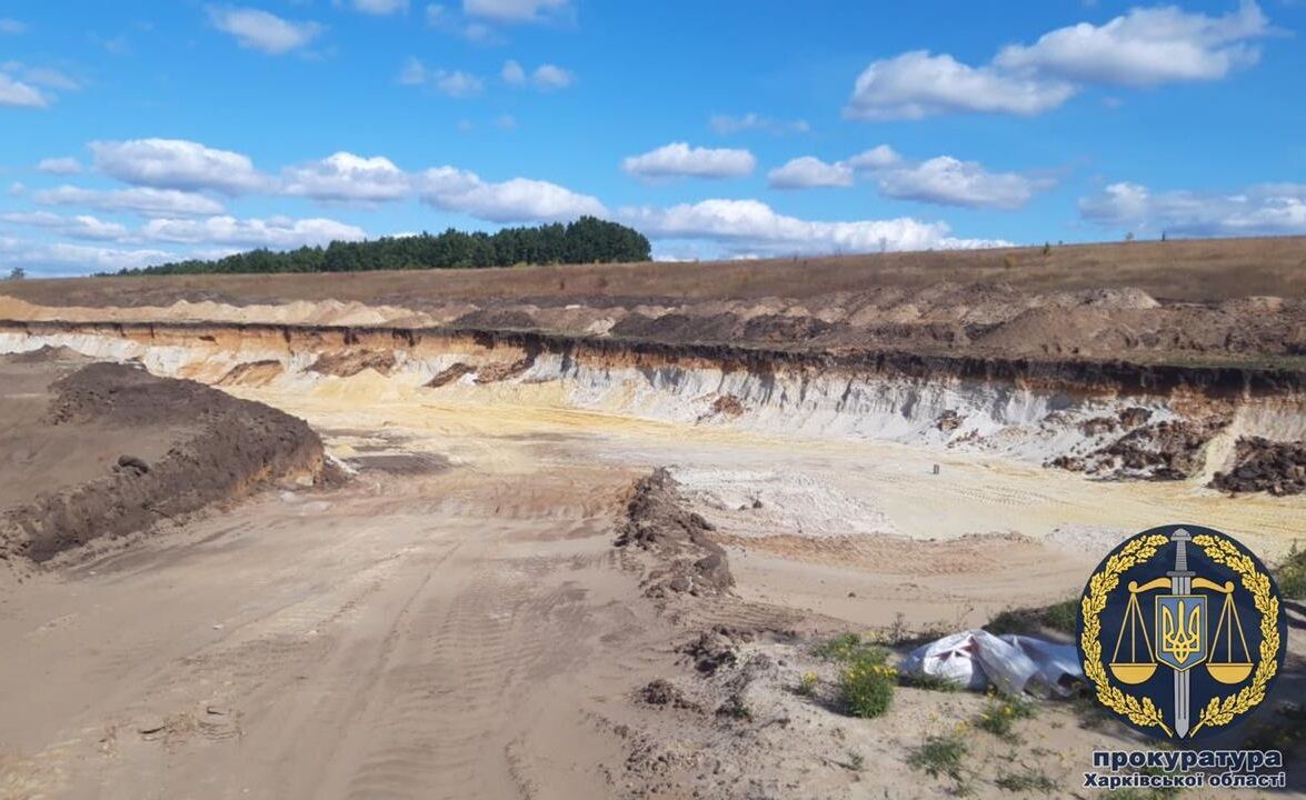 Незаконний видобуток піску на Харківщині заподіяв державі шкоду на понад 65 млн грн – фермеру повідомлено про підозру
