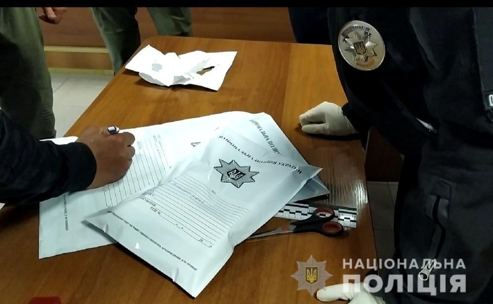 В одеському суді нацгвардійці запобігли передачі обвинувачуваному заборонених речовин