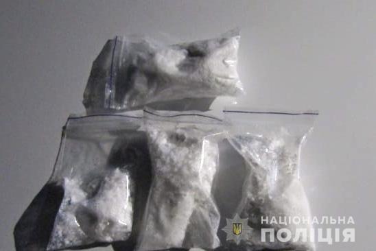 Поліція Київщини затримала групу осіб, які займались виготовленням та «оптовим» збутом амфетаміну