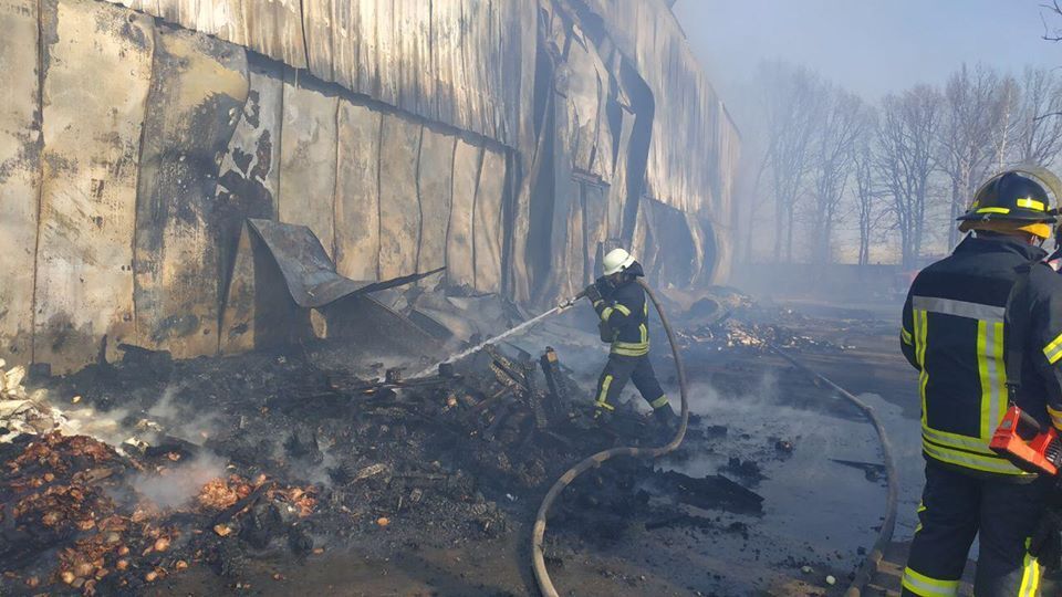 У Броварах ліквідовано пожежу на території овочебази