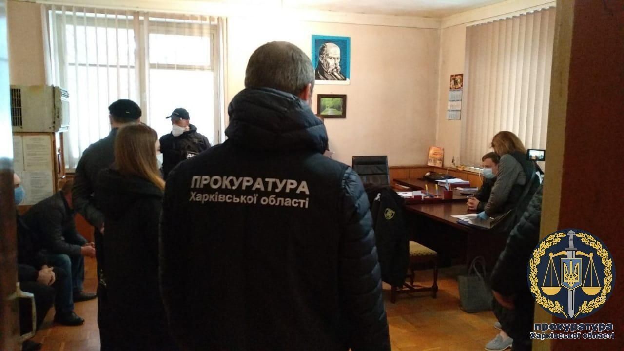 На Харківщині поліцейські підозрюються у притягненні до кримінальної відповідальності завідомо невинної особи для нарощування показників роботи (ФОТО)