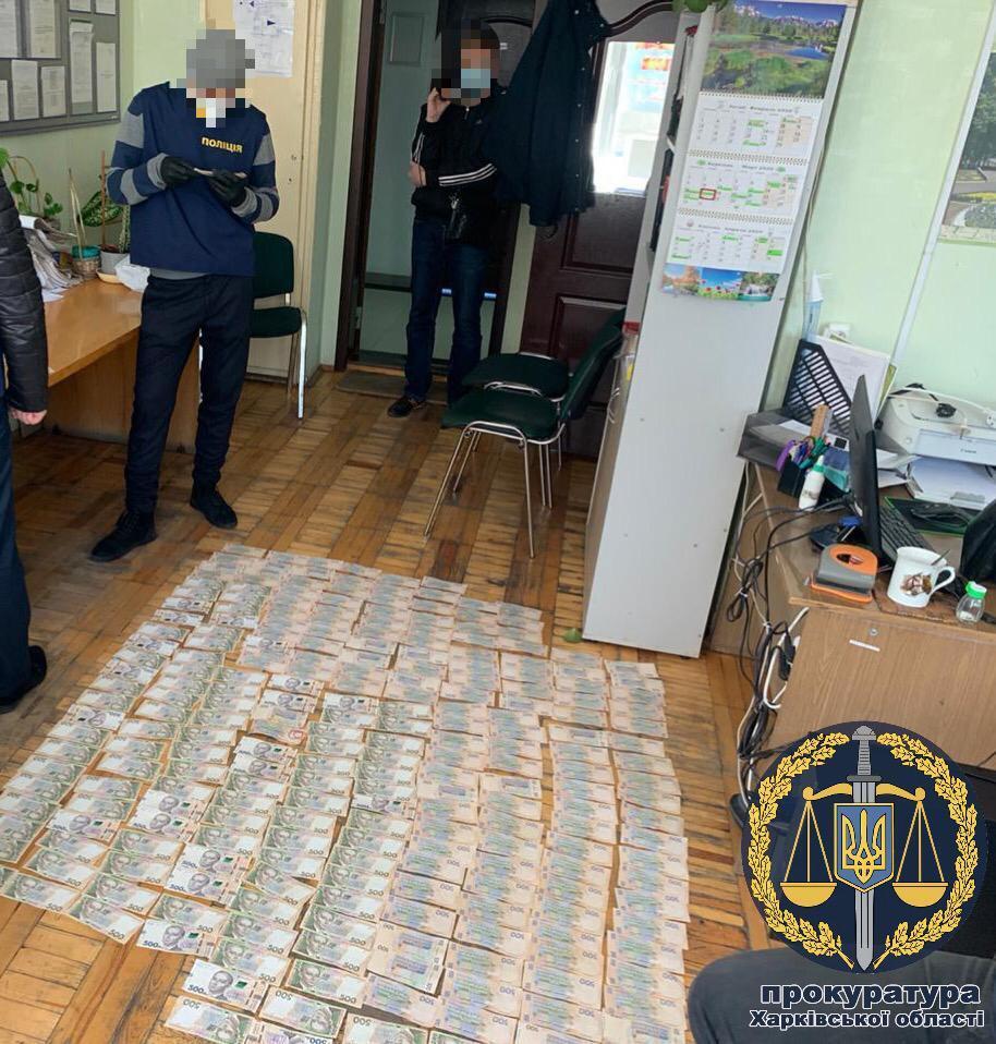 У Харкові затримали посадовця Регіонального офісу водних ресурсів на хабарі 135 тис. грн