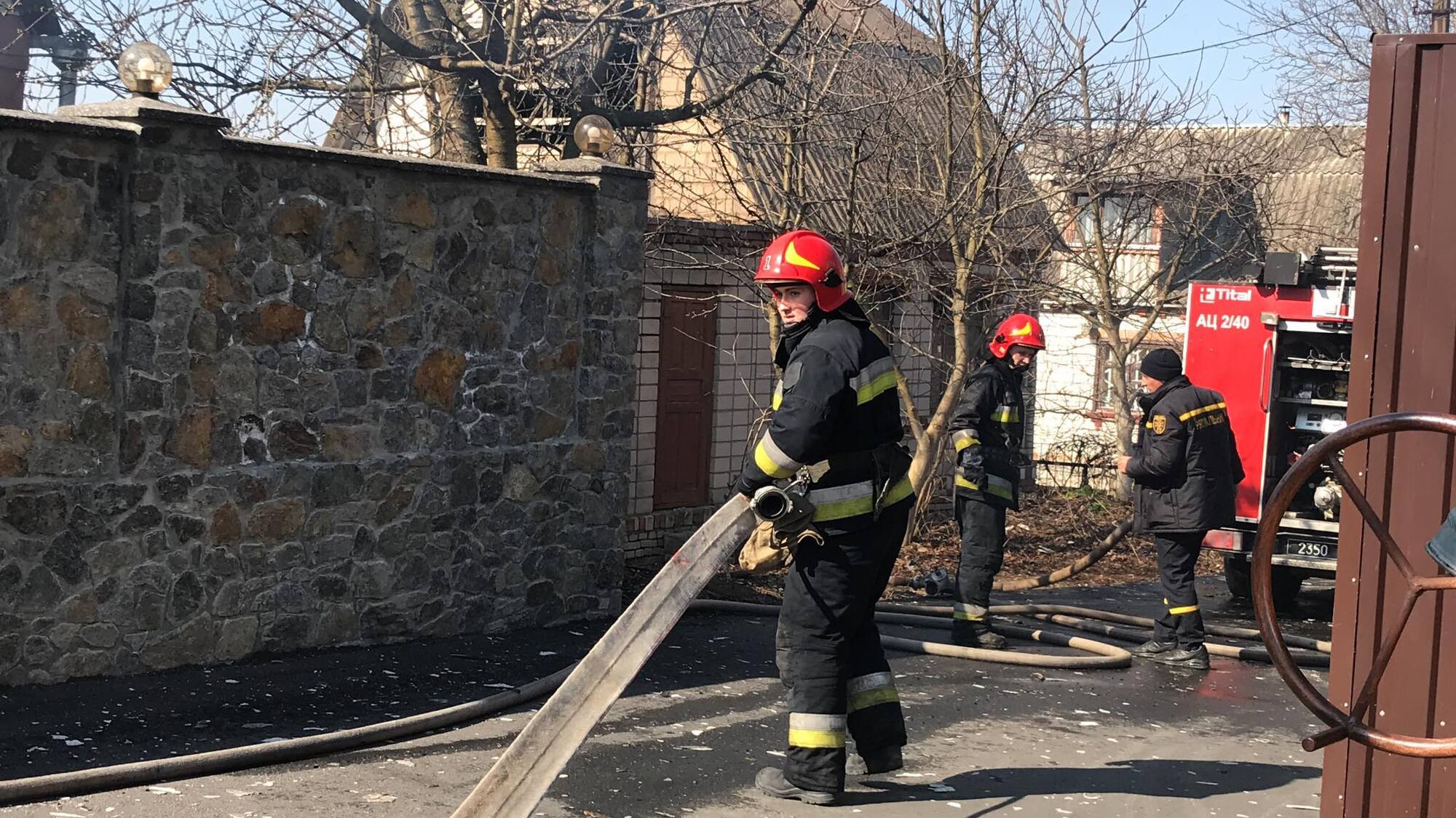 У Вінниці рятувальники ліквідували пожежу в дачному будинку (ВІДЕО)