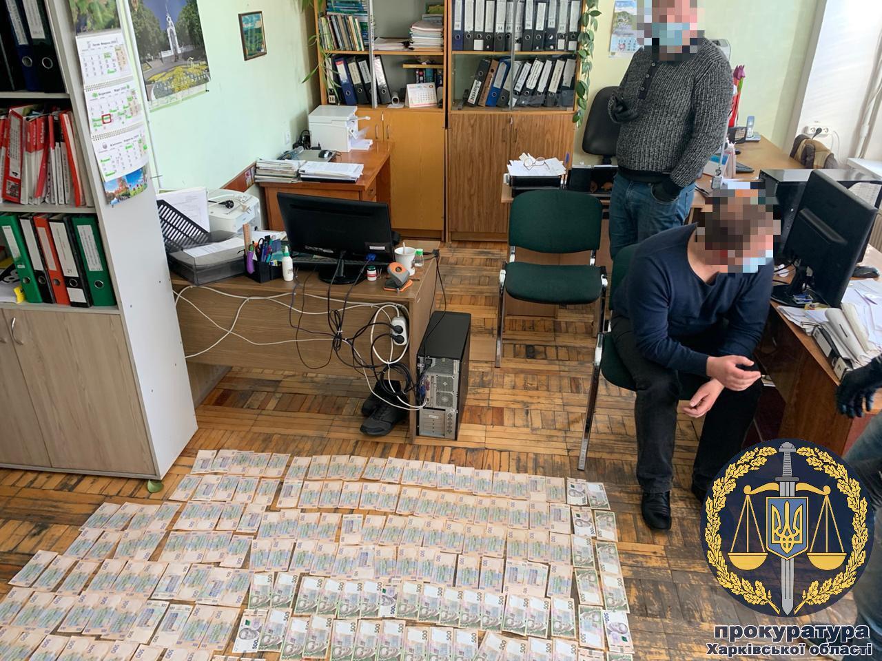 У Харкові затримали посадовця Регіонального офісу водних ресурсів на хабарі 135 тис. грн