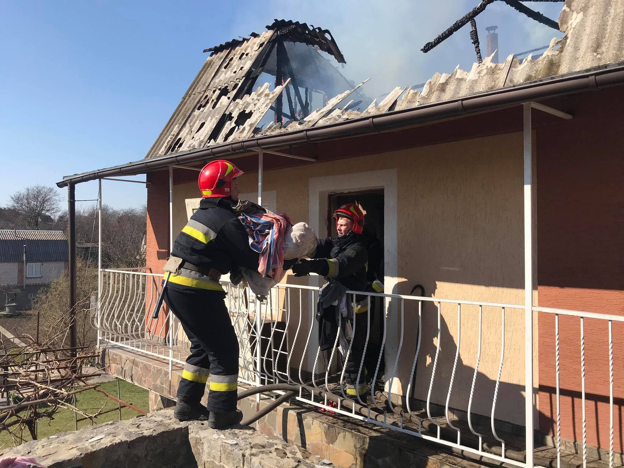 У Вінниці рятувальники ліквідували пожежу в дачному будинку (ВІДЕО)