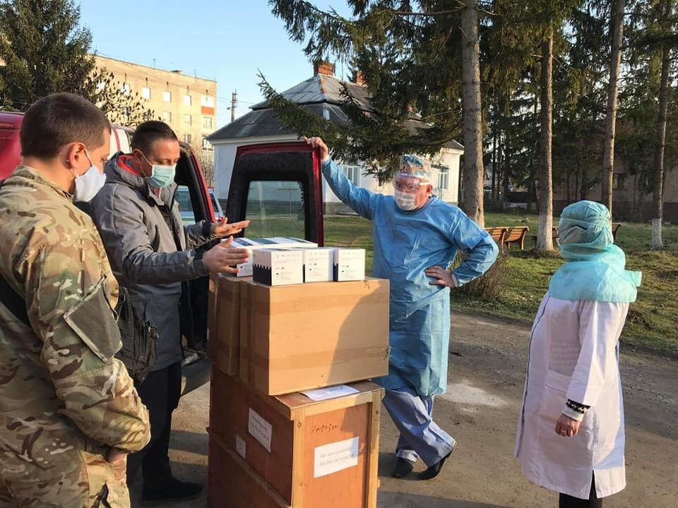 В ''украинском Ухане'' Монастыриске, где заразились десятки врачей, почти не осталось медикаментов