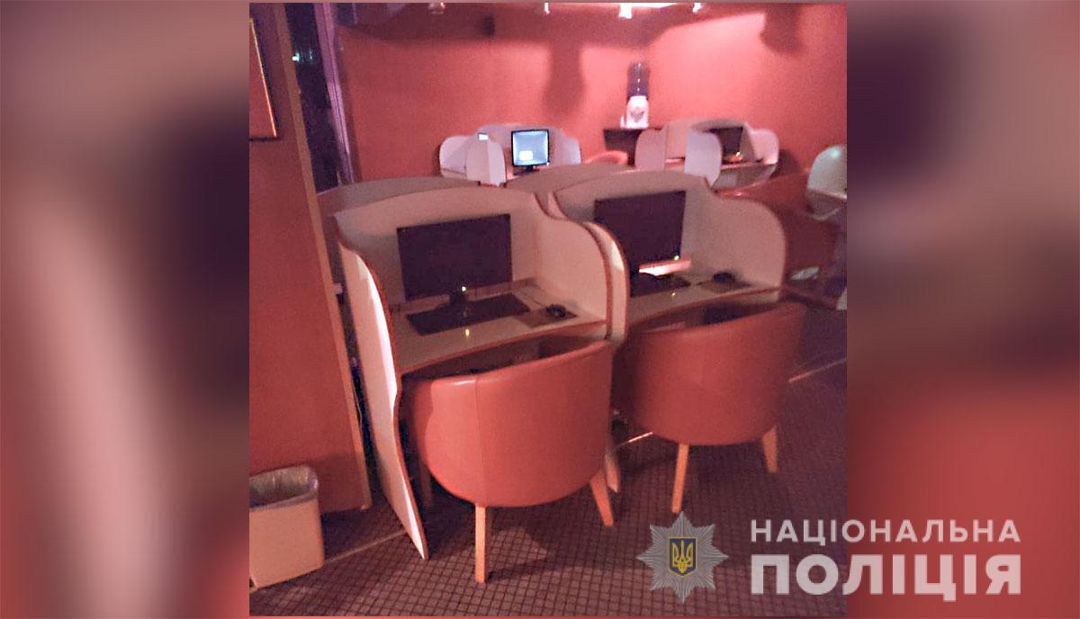 На Полтавщині поліція викрила мережу гральних закладів, до яких клієнти потрапляли за паролем