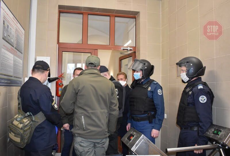 В Киеве адвокат пытался попасть в суд со взрывчаткой (фото)