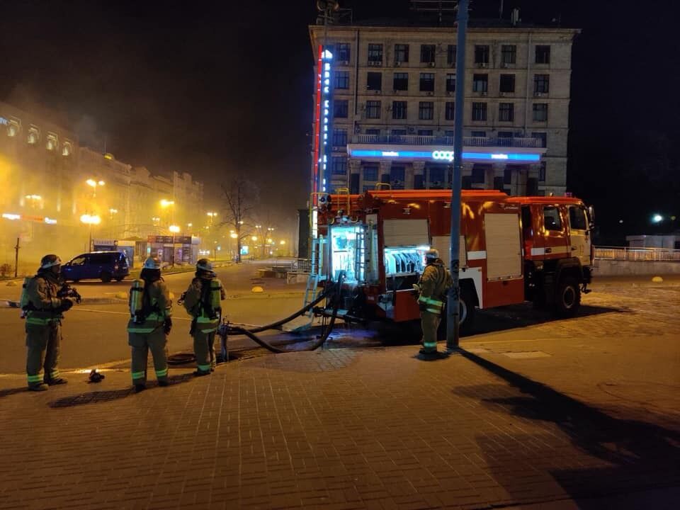 Оперативна інформація про пожежу, яка виникла у підземному колекторі, де розміщені електричні кабеля