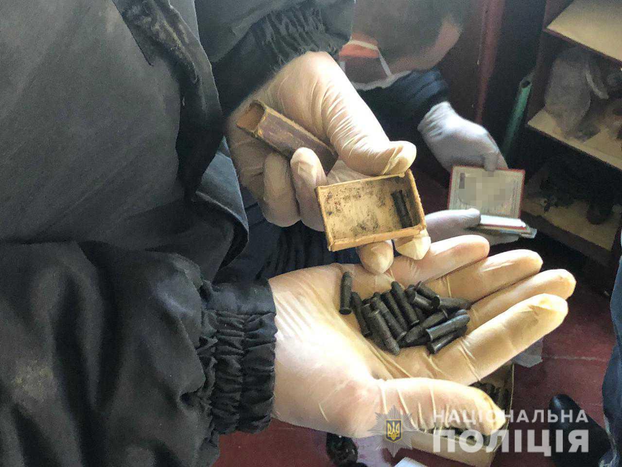 Ананьївські поліцейські вилучили у місцевого жителя боєприпаси та порох