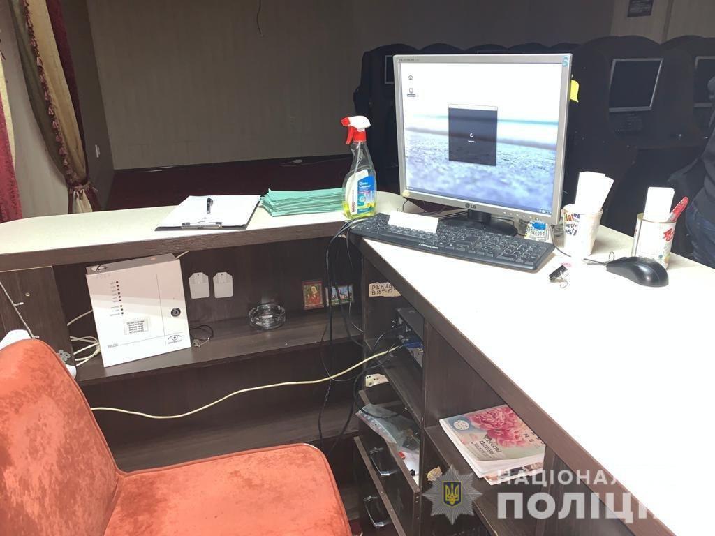 Поліція Краматорська задокументувала поновлену незаконну діяльність двох гральних закладів
