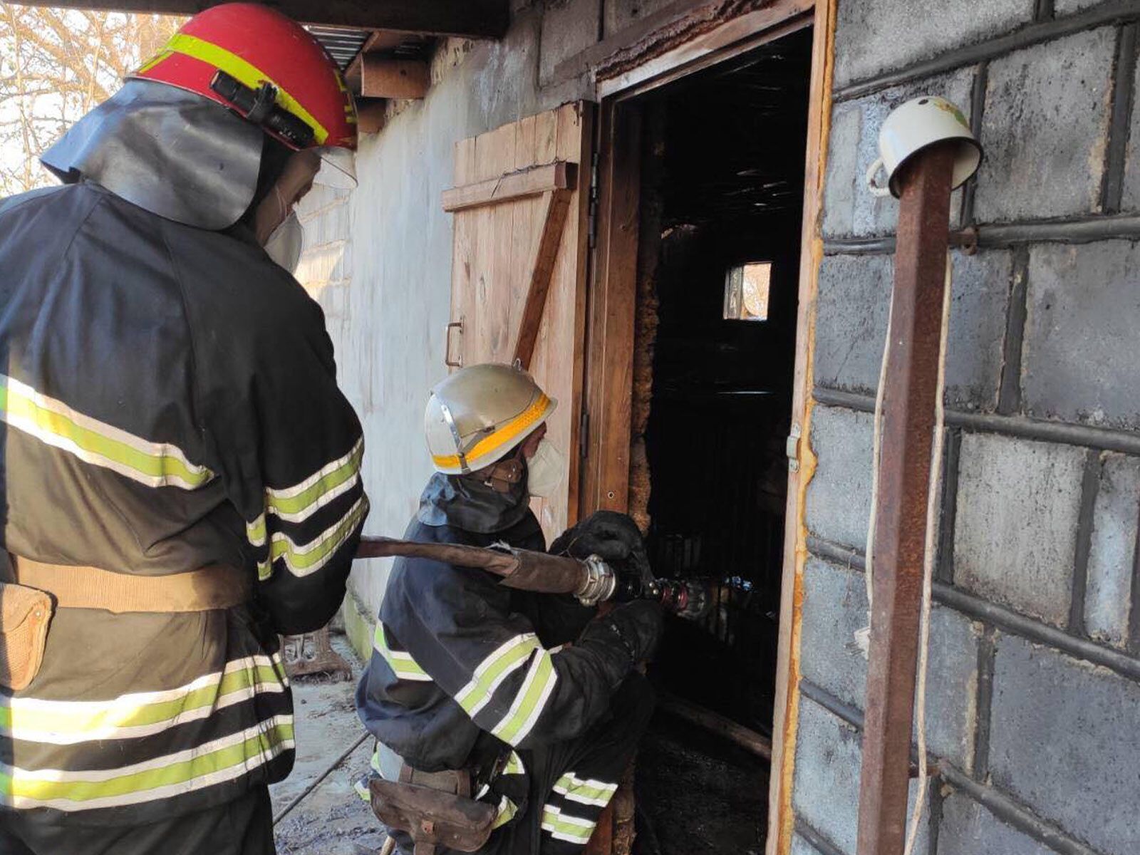 Дніпропетровська область: рятувальники надали жінці допомогу під час ліквідації пожежі