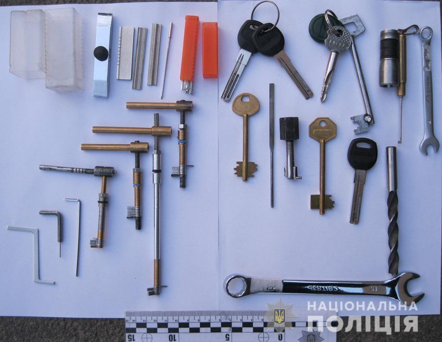 На Одещині поліцейські затримали іноземця, який намагався обікрасти банківську установу