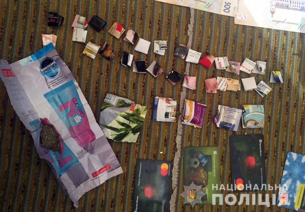 Поліцейські Донеччини ліквідували два канали збуту наркотиків у м.Курахове