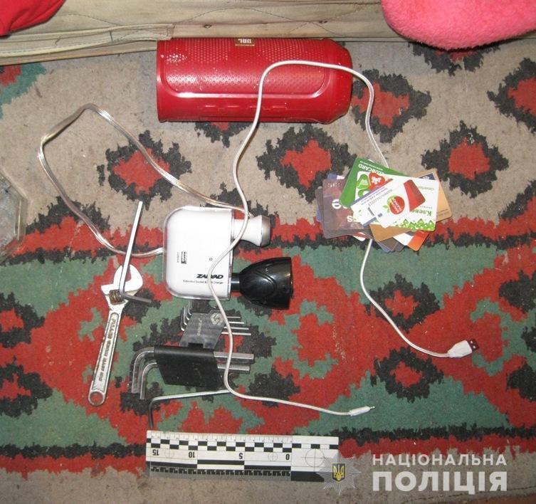 Правоохоронці оперативно затримали підозрюваного у викраденні речей із автомобіля жителя Білгорода-Дністровського