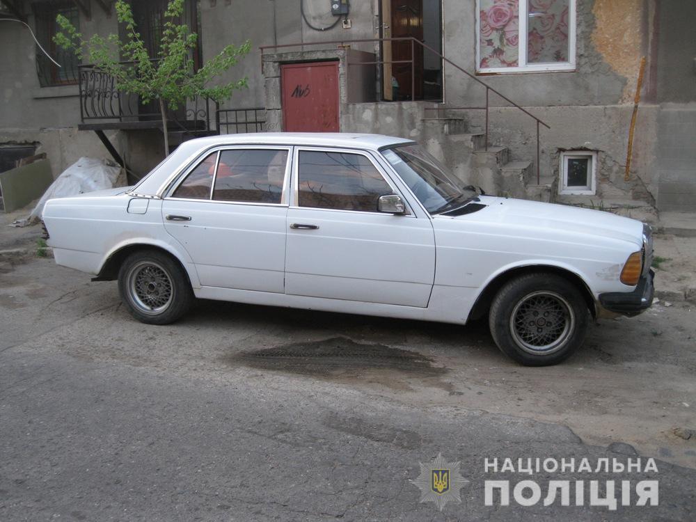 Правоохоронці оперативно затримали підозрюваного у викраденні речей із автомобіля жителя Білгорода-Дністровського
