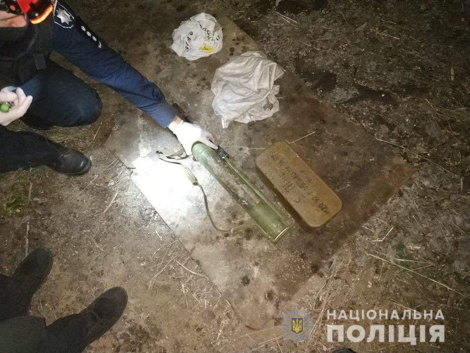Поліцейські Луганщини виявили у жінки зброю та боєприпаси