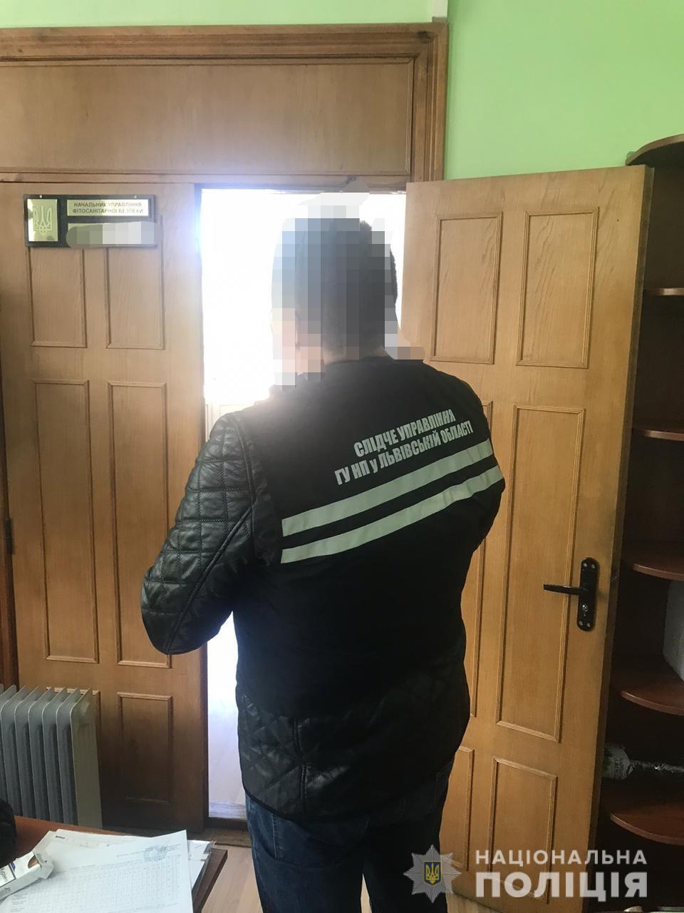 На Львівщині поліцейські викрили корупційну «схему» видачі фітосанітарних сертифікатів при імпорті товарів