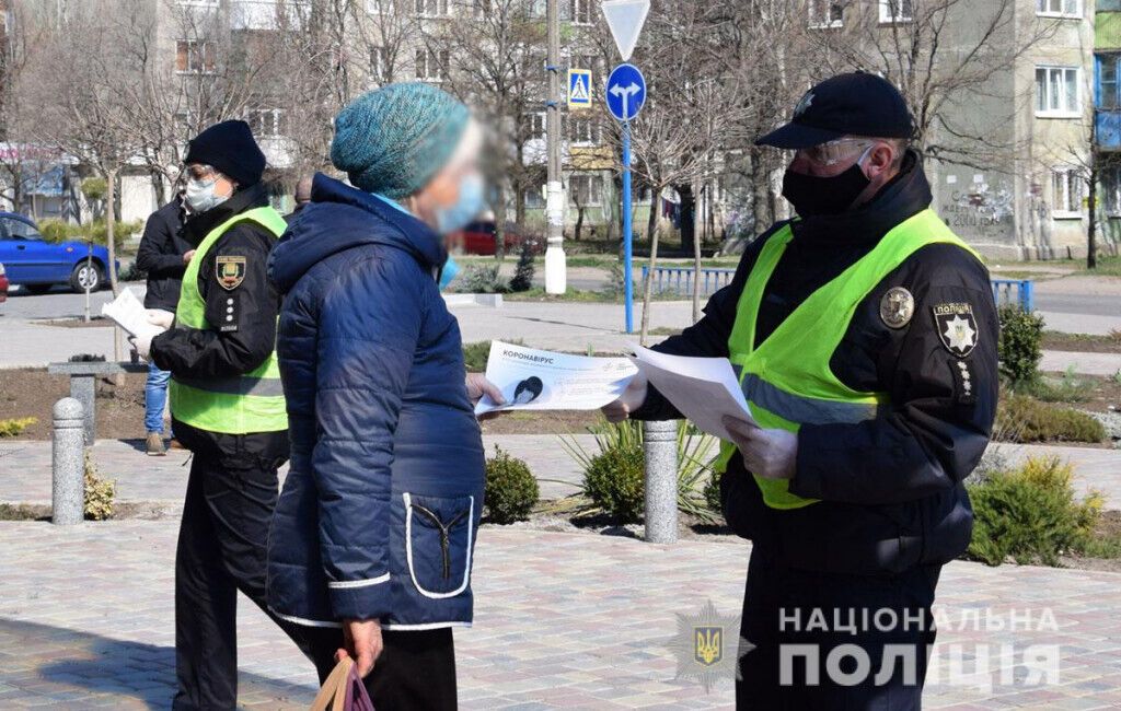 Поліцейські Донеччини проводять масштабну профілактичну кампанію у зв’язку з посиленням карантинних заходів
