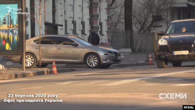 Друг Коломойського тричі за тиждень таємно приїжджав в ОП перед голосуванням «антиколомойского» закону, – розслідування