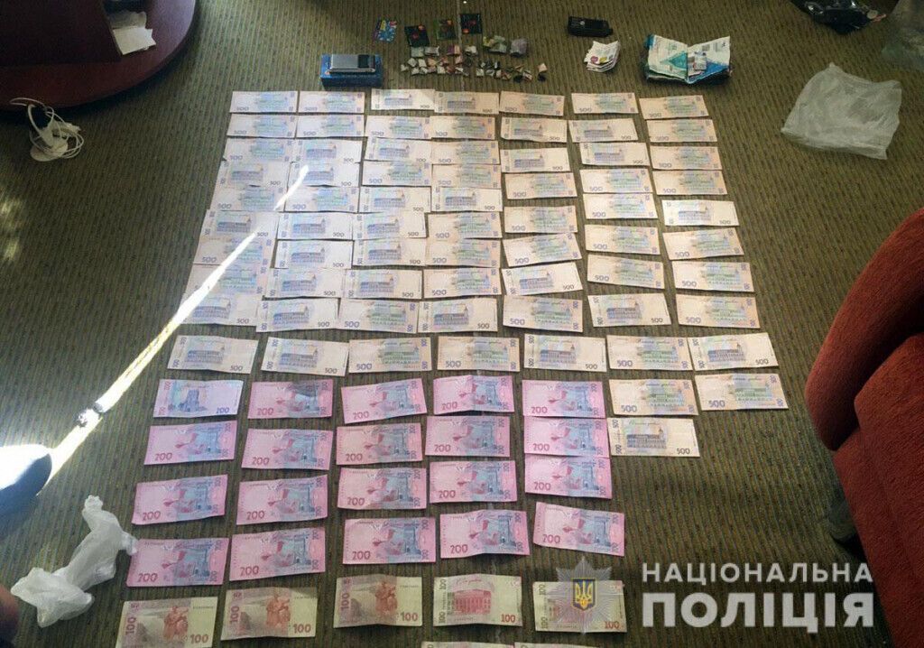 Поліцейські Донеччини ліквідували два канали збуту наркотиків у м.Курахове