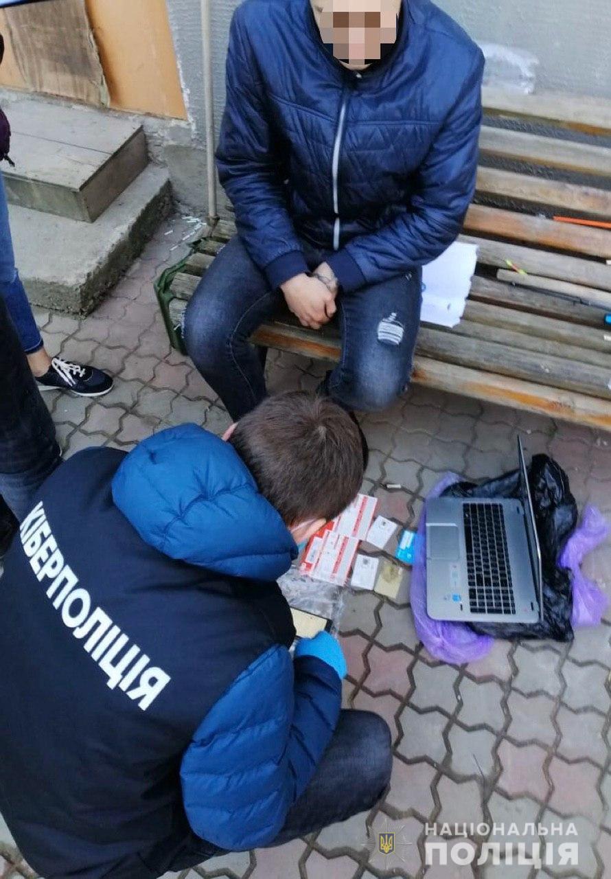 Кіберполіція викрила двох чоловіків у розповсюдженні фіктивних талонів на пальне