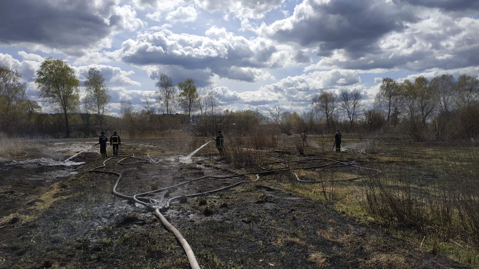 Волинська область: триває гасіння пожежі на торф’янику в Маневицькому районі