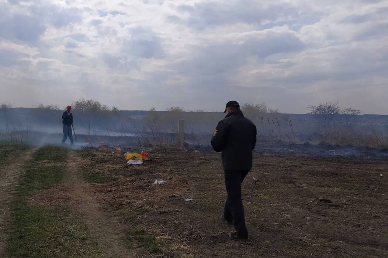 На Хмельниччині рятувальники в черговий раз виявили “на гарячому” паліїв сухостою