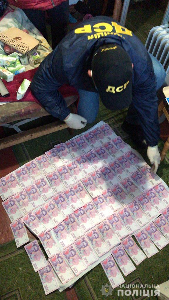На Дніпропетровщині поліція затримала злочинну групу за постачання наркотиків до виправної колонії