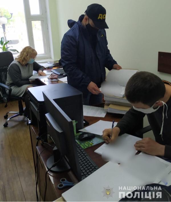 На Дніпропетровщині поліція викрила посадовців міської ради у розкраданні понад мільйона гривень бюджетних коштів