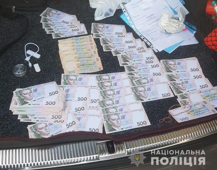 Працівники управління стратегічних розслідувань затримали на хабарі керівника філії  дочірнього підприємства