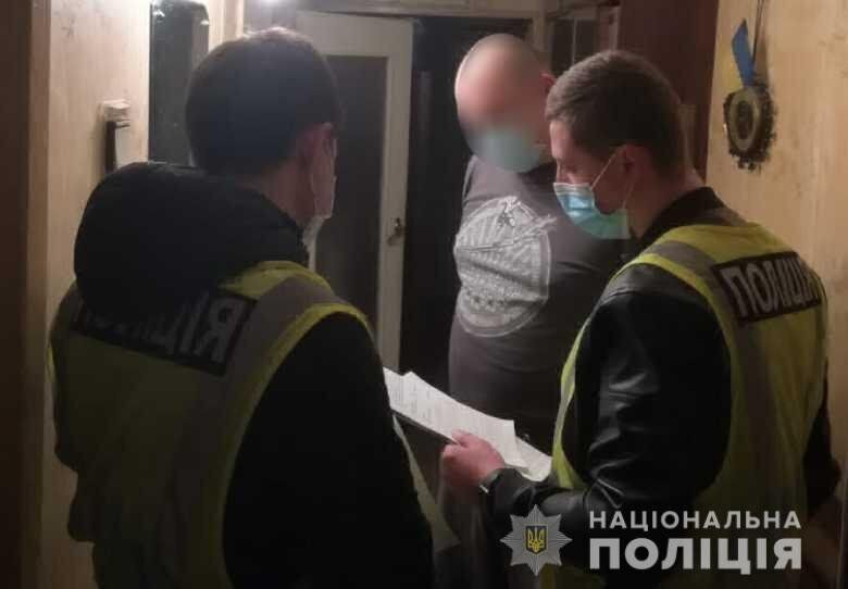 Поліція Києва оголосила про підозру чоловіку, який вдарив працівницю кондитерського магазину