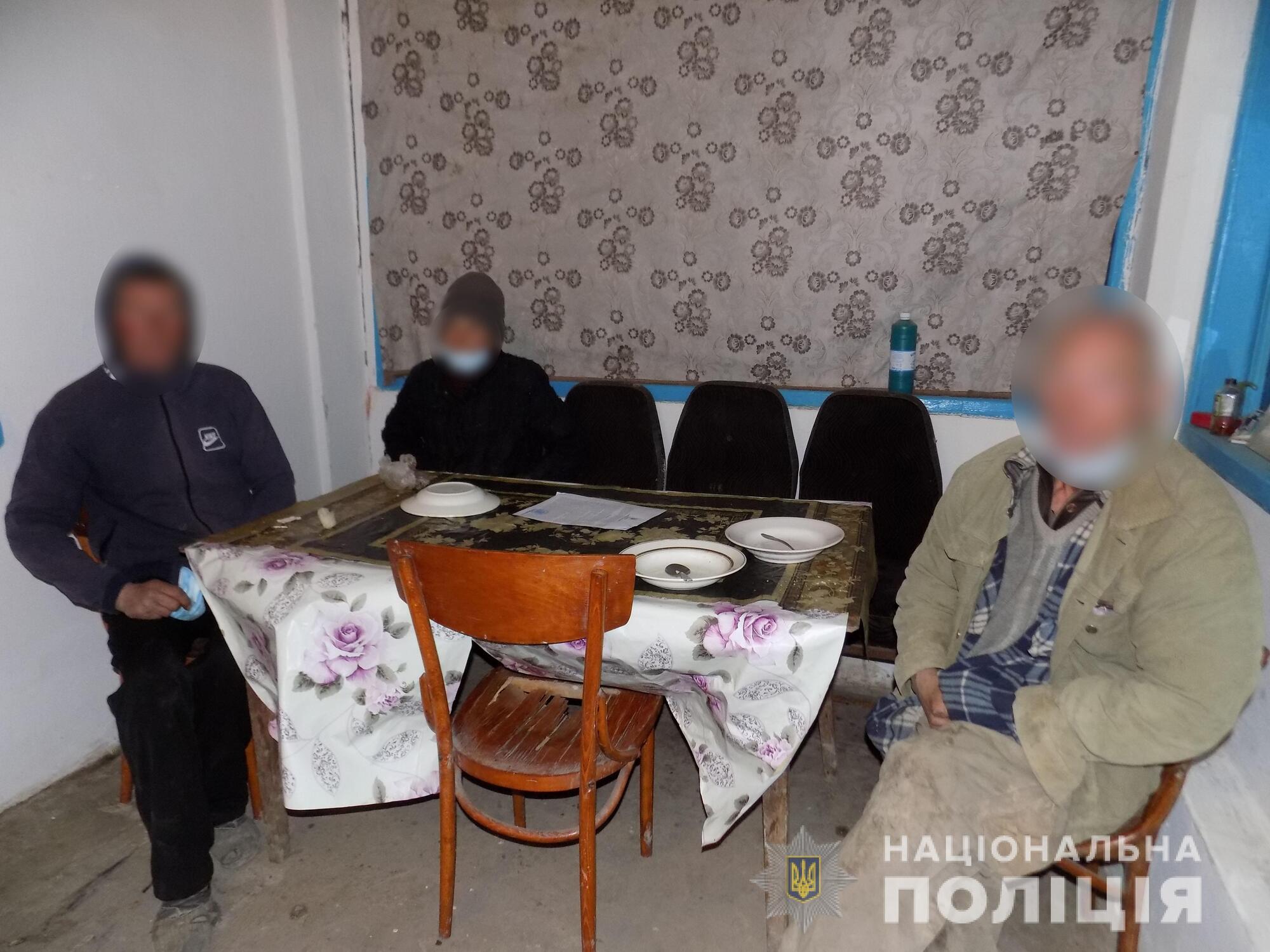 На Херсонщині поліцейські затримали зловмисників, які тримали людей у трудовому рабстві