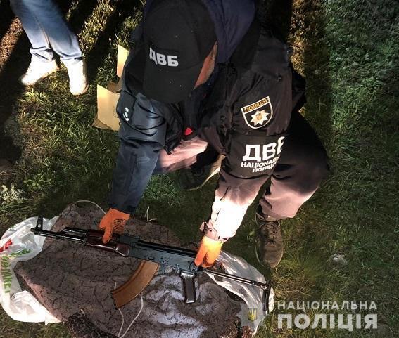 На Дніпропетровщині правоохоронці затримали групу торгівців зброєю