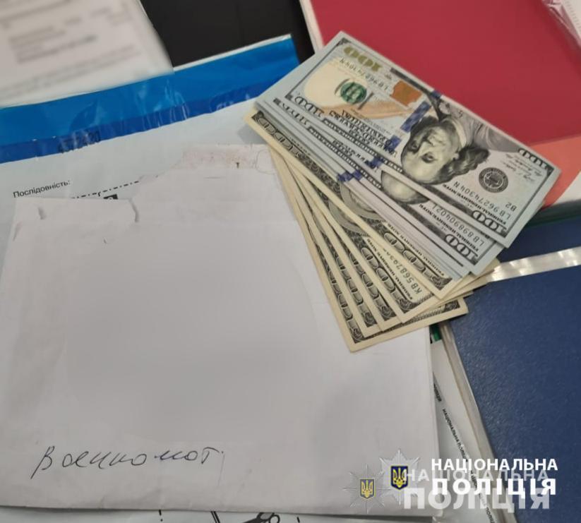 Посадовця кіровоградської поліції внутрішня безпека затримала на одержанні хабара