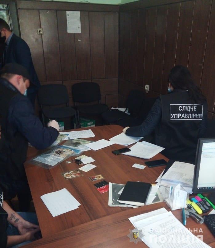 Працівники внутрішньої безпеки затримали мешканку Одеської області на спробі підкупити поліцейського
