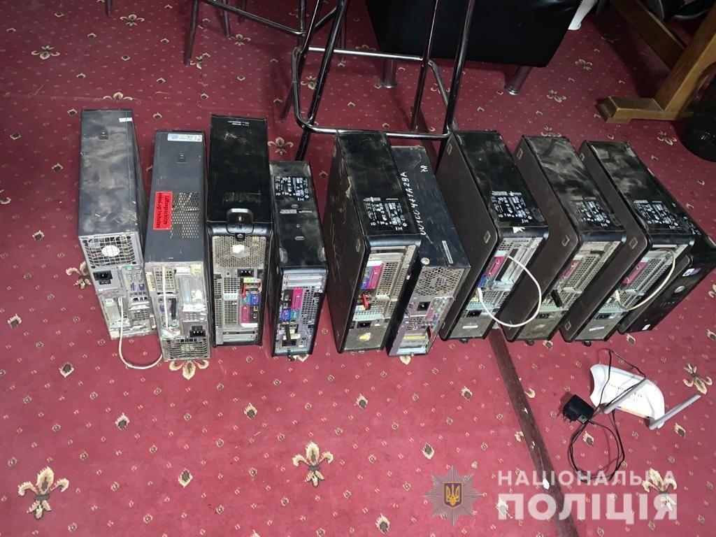 Поліція Краматорська задокументувала поновлену незаконну діяльність двох гральних закладів
