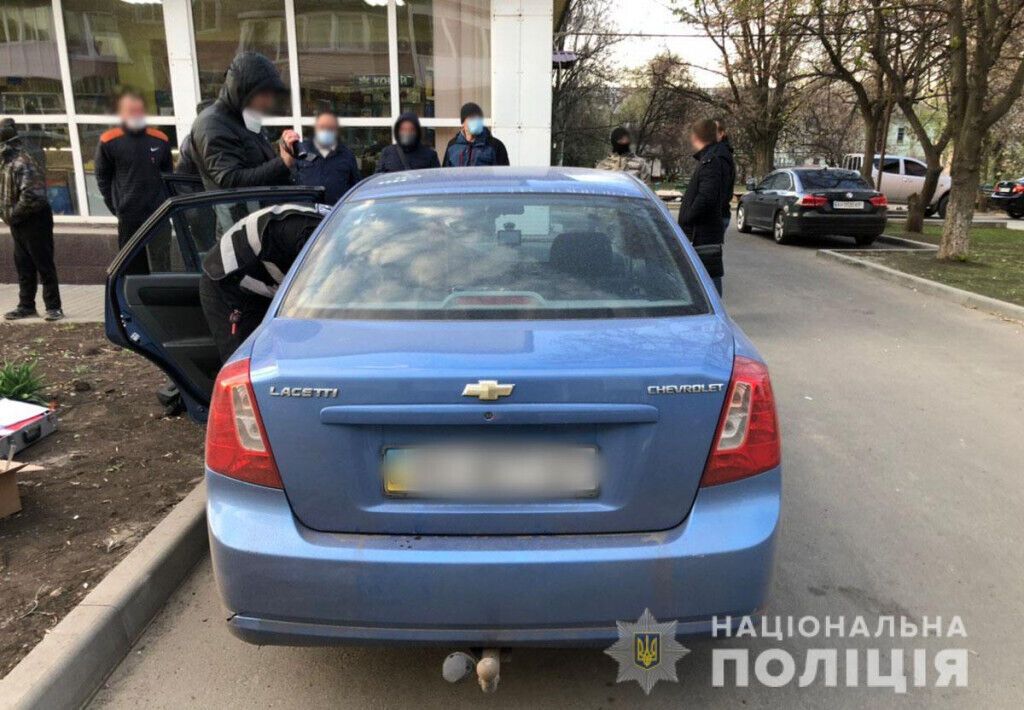 Поліцейські Донеччини ліквідували два канали збуту наркотиків у м.Курахове