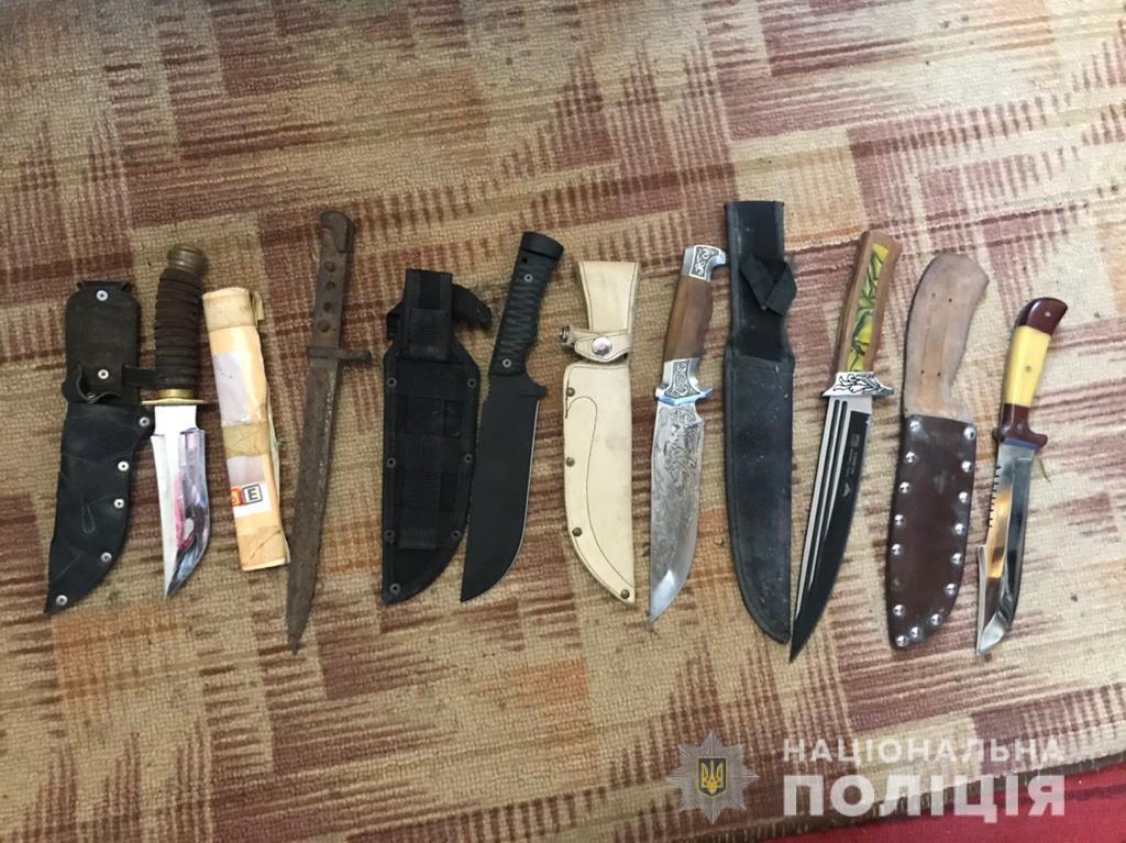 Поліція Київщини затримала озброєну злочинну банду, яка підозрюється у скоєнні серії тяжких злочинів