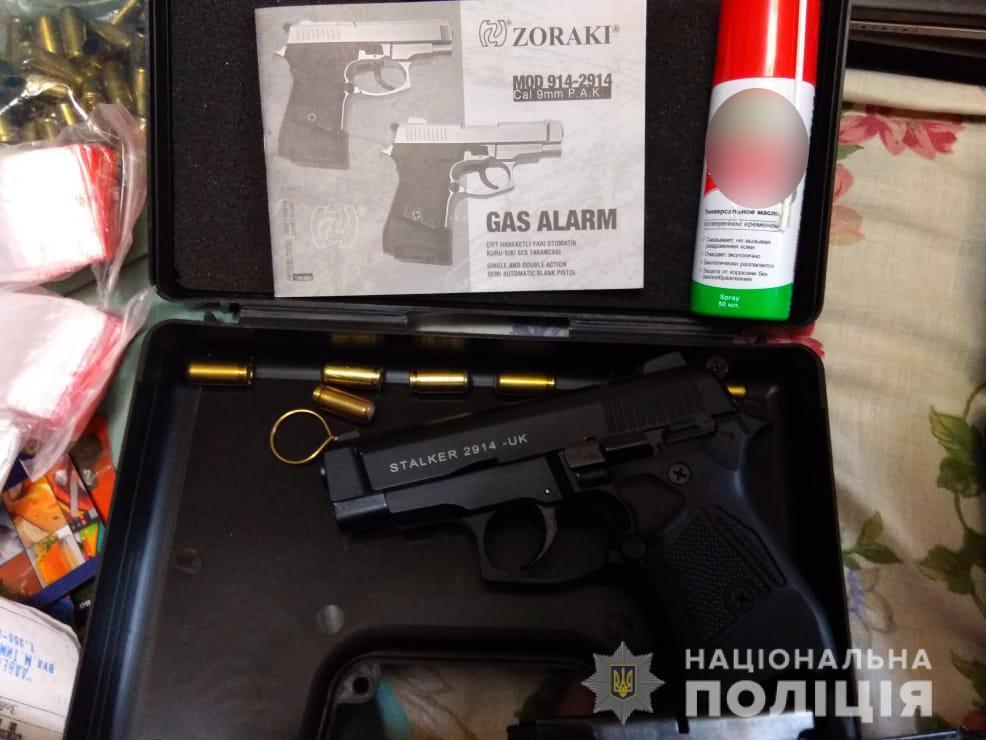 Слідчі Нацполіції скерували до суду обвинувальний акт щодо організатора злочинної групи збувачів нелегальної зброї