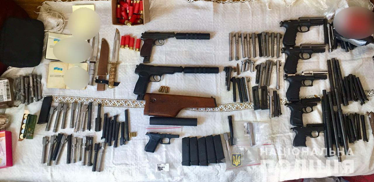 Слідчі Нацполіції скерували до суду обвинувальний акт щодо організатора злочинної групи збувачів нелегальної зброї