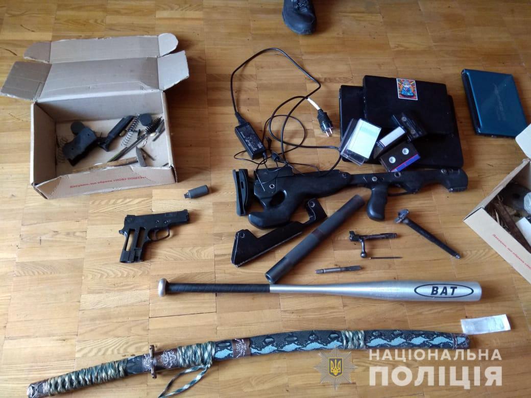 Слідчі Нацполіції скерували до суду обвинувальний акт щодо організатора злочинної групи збувачів нелегальної зброї